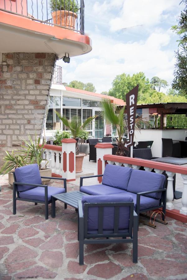 Hotel Restaurant Mon Auberge Люнель Экстерьер фото