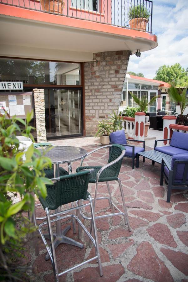 Hotel Restaurant Mon Auberge Люнель Экстерьер фото