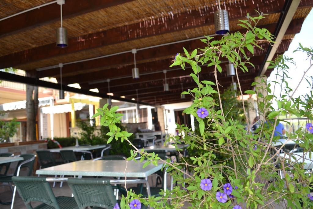 Hotel Restaurant Mon Auberge Люнель Экстерьер фото